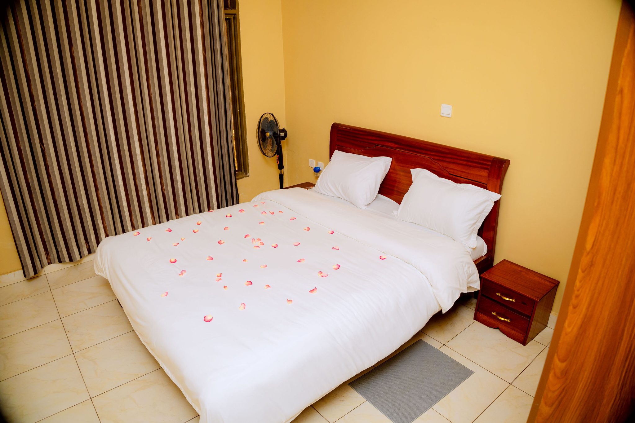 Deluxe Room - Affordable & Convenient